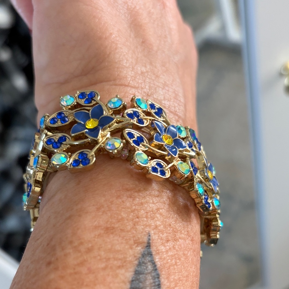 Vintage Shades of Blue AB stones Enamel Gold & Blue Floral Stretch Bracelet - Picture 5 of 6